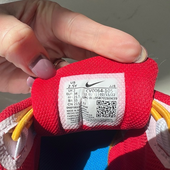 Nike Air Max 90 Shoes - Picture 2 of 6